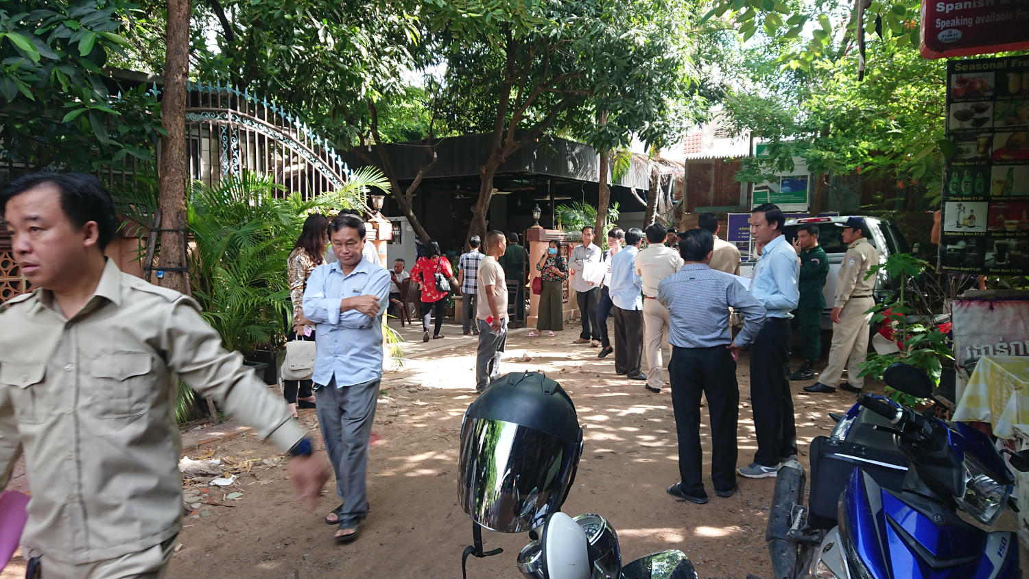 Government officials making survey of an alley in Wat Bo, Siem Reap. Photo by Tomoyuki Sakurai