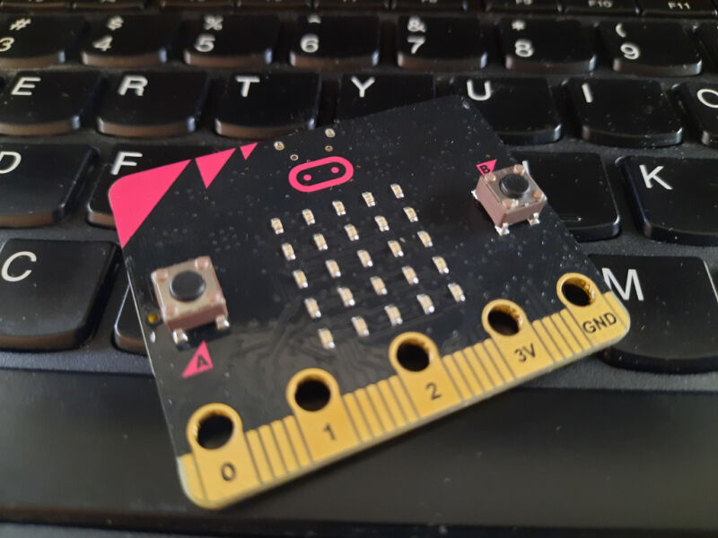 A micro:bit on a eyboard